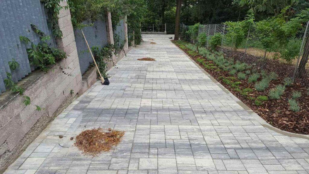 <strong>Reconstruction of driveway</strong> to a residential house Modřany