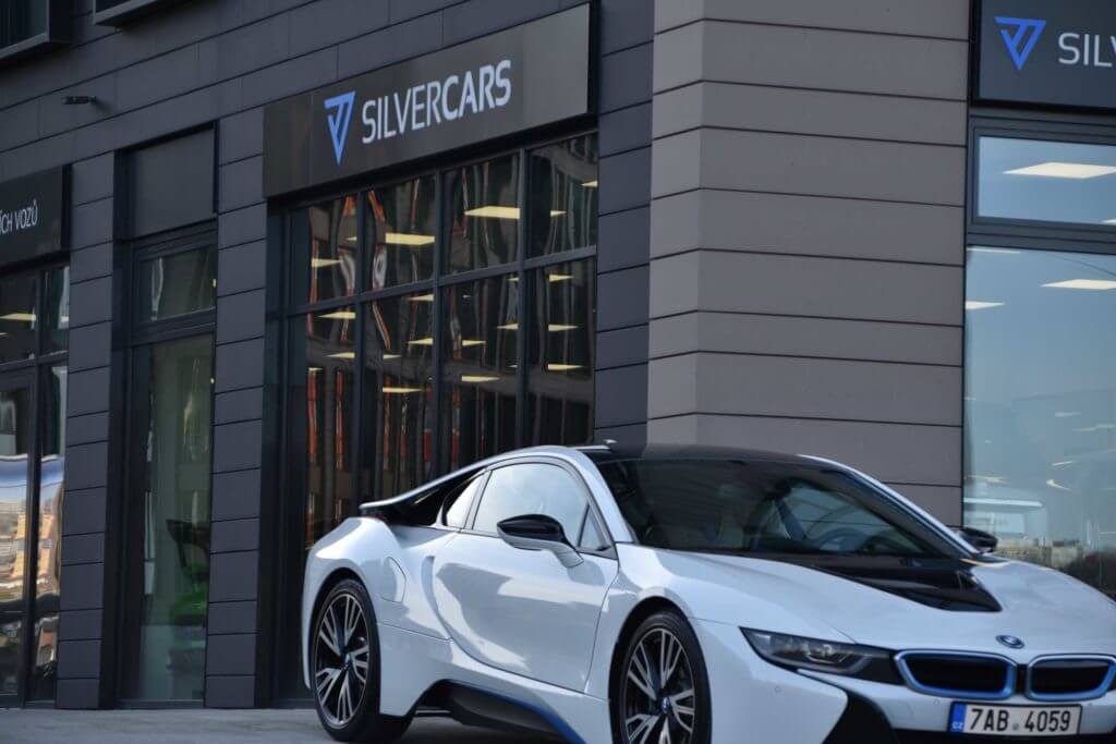 <strong>Silvercars</strong> showroom Rustonka